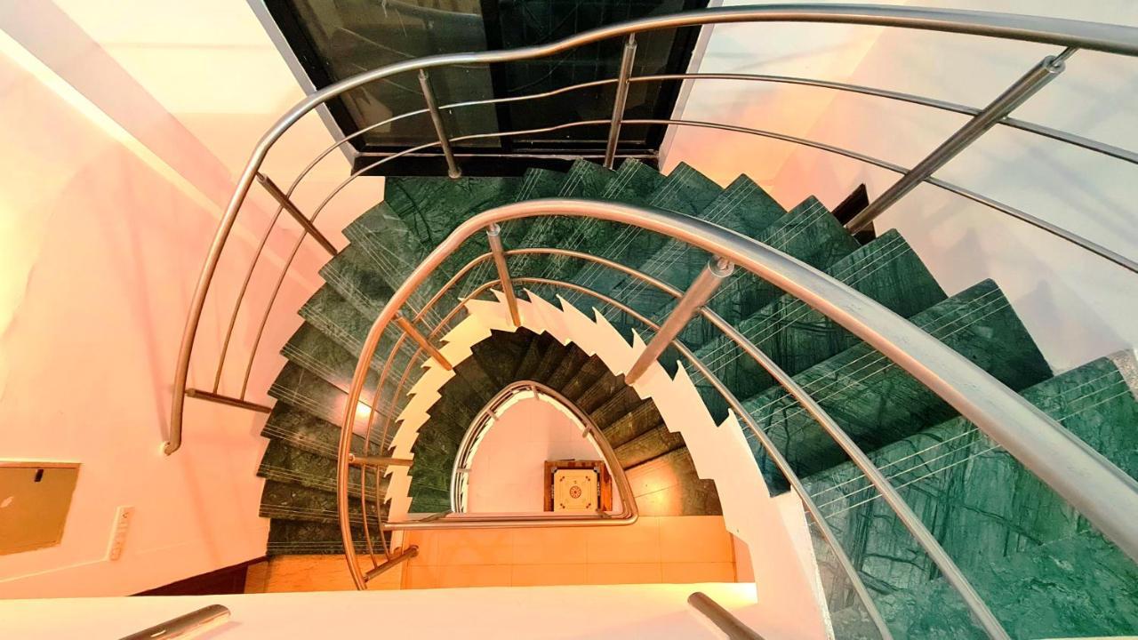 Lifespace- Spacious Hostel In A Luxurious Villa 푸네 외부 사진
