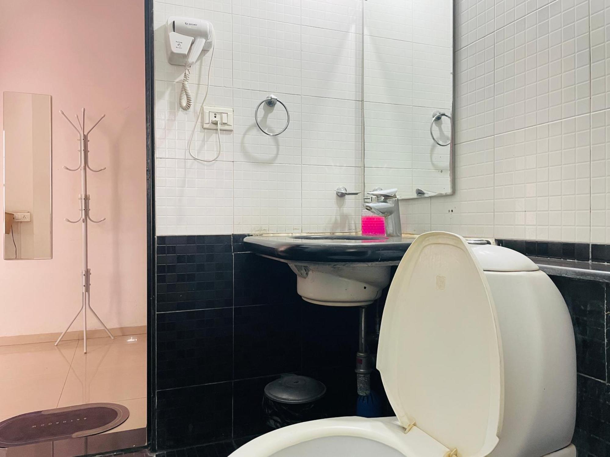 Lifespace- Spacious Hostel In A Luxurious Villa 푸네 외부 사진